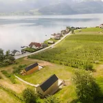 In The Orchard Semesterbostad Sandane